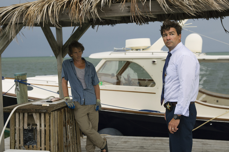 Ben Mendelsohn (Danny Rayburn) og Kyle Chandler (John Rayburn). Foto: Saeed Adyani, Netflix