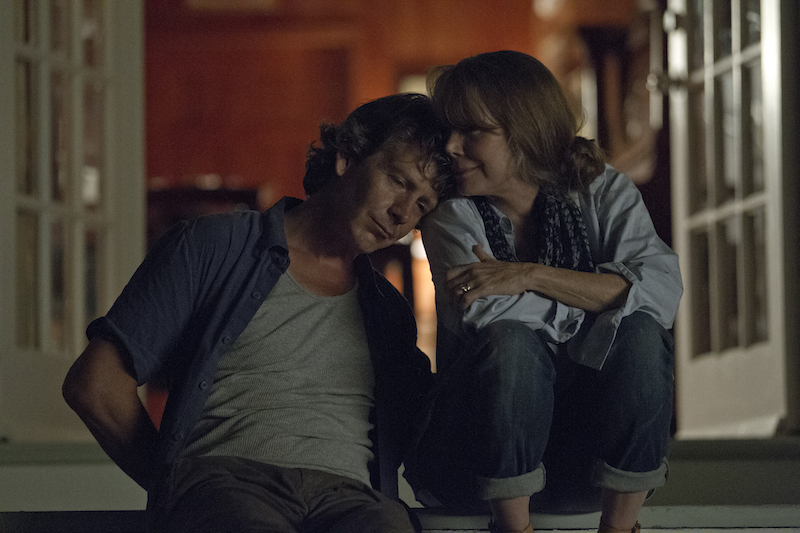 Ben Mendelsohn (Danny Rayburn) og Sissy Spacek (Sally Rayburn). Foto: Saeed Adyani, Netflix.