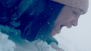 Ægtepar på mareridtstur i vildmarken i actionthrilleren ‘Red Dot’