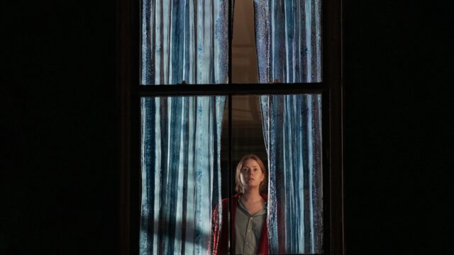 woman in window amy adams netflix film