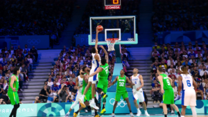 Kom tæt på basketball under OL i Paris 2024 i ‘Court of Gold’