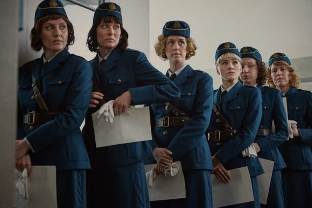 Dramaserien ‘Skiftet’ om Sveriges første kvindelige politibetjente får premiere på Netflix
