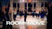 Se serien Room to Move på Netflix