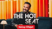 Se serien I den varme stol på Netflix